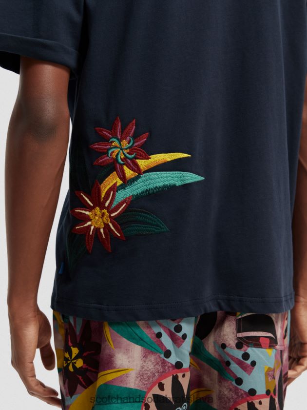 muži oblečenie noc Scotch & Soda organické tričko uvoľneného strihu s kvetinovou výšivkou 4ZV00D352